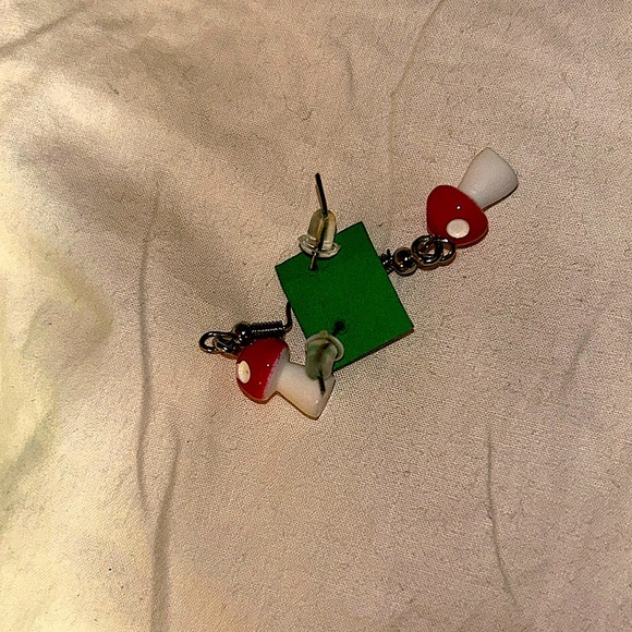 A pair of nwt red magic mushrooms earrings hypoallergenic rare handmade !! - Picture 2 of 4